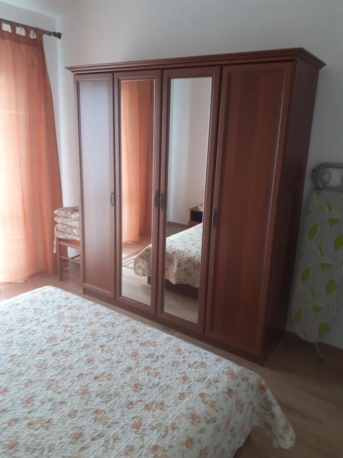 Apartments Makaus Kampor Luaran gambar