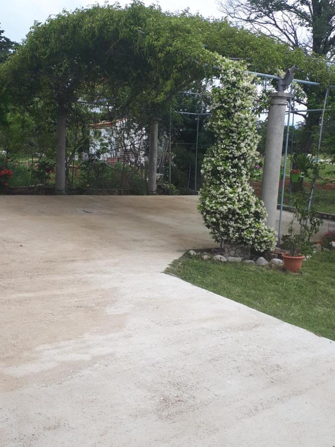 Apartments Makaus Kampor Luaran gambar