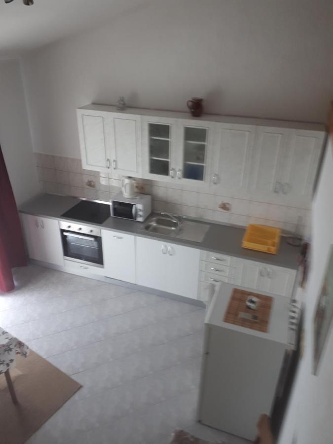 Apartments Makaus Kampor Luaran gambar
