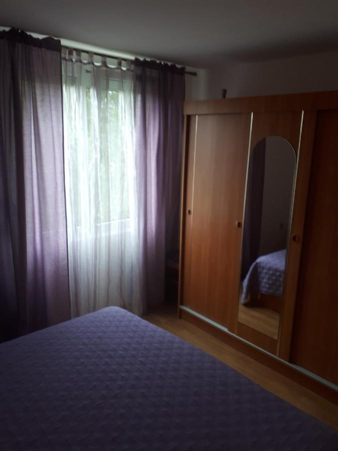 Apartments Makaus Kampor Luaran gambar