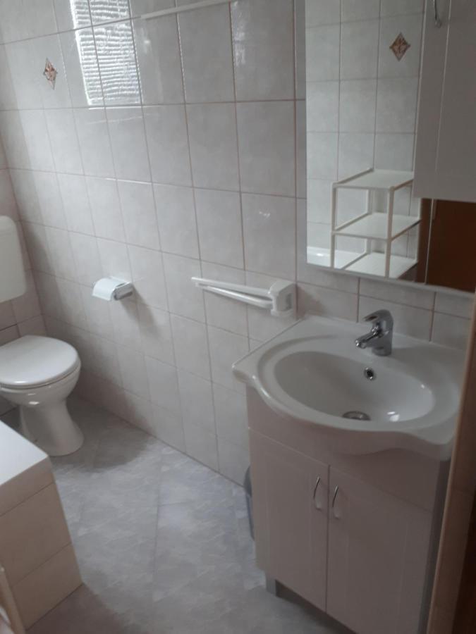 Apartments Makaus Kampor Luaran gambar