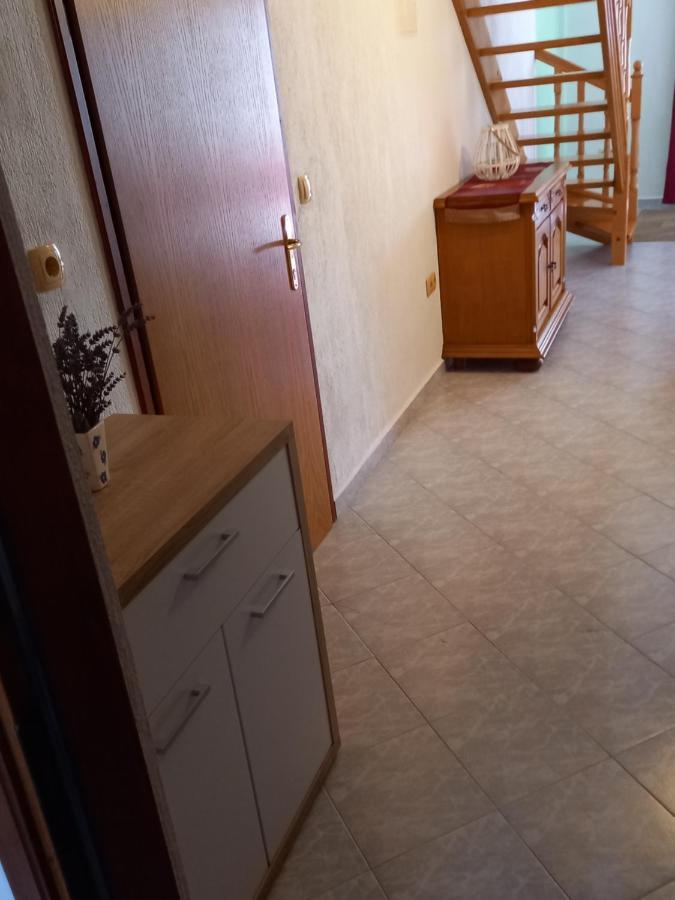 Apartments Makaus Kampor Luaran gambar