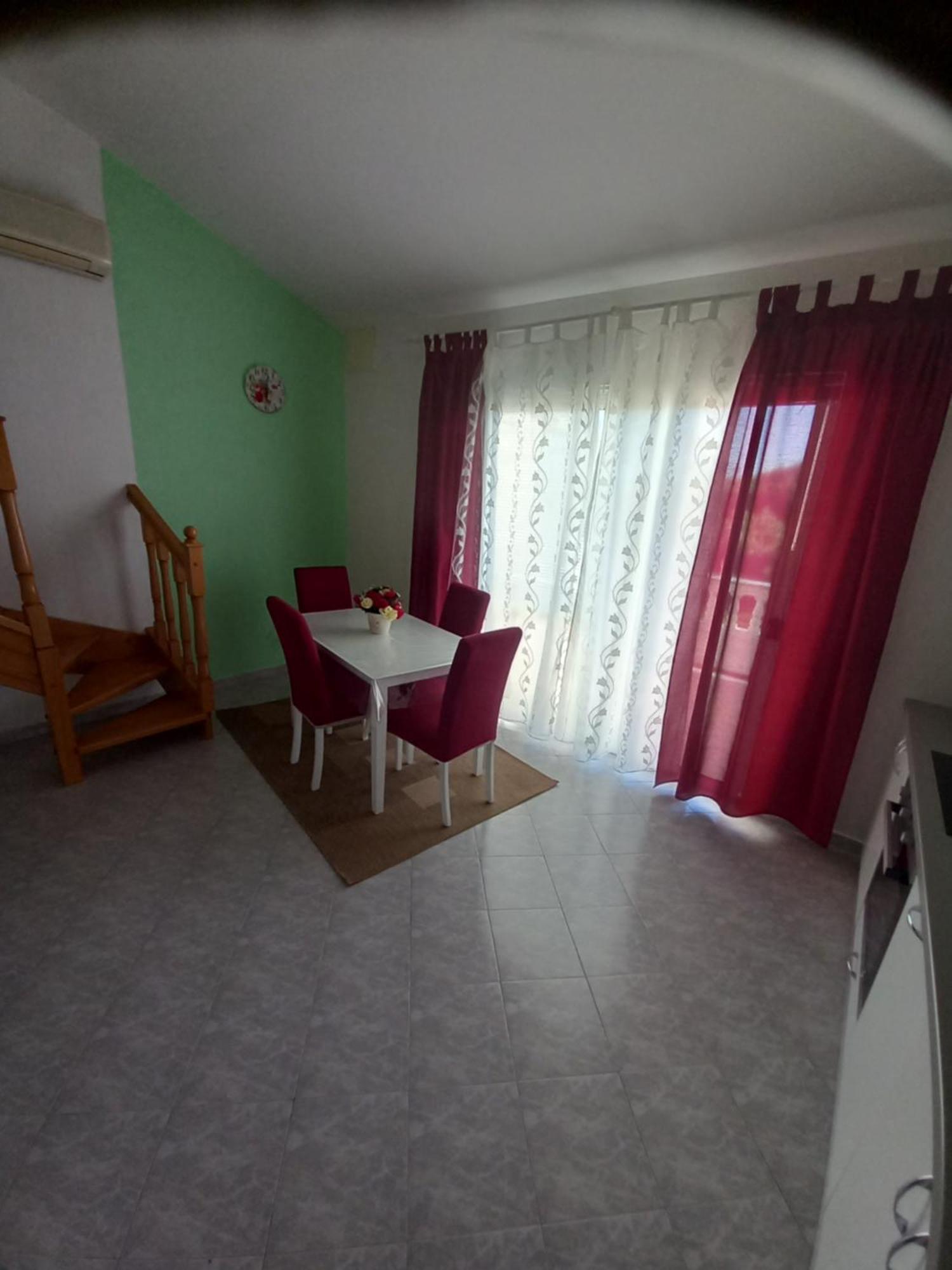 Apartments Makaus Kampor Luaran gambar
